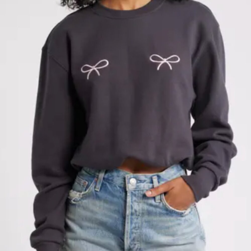 Vinyl Icons embroidered bow cropped crewneck sweater coquette size m